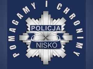 policyjna gwiazda na granatowym tle z napisem policja nisko pomagamy i chronimy