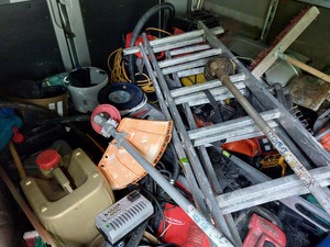 zabezpieczone narzędzia budowlane