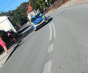 policyjny radiowóz na jezdni