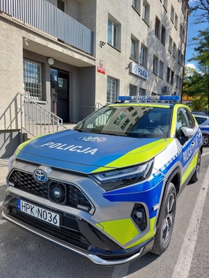 Na zdjęciu przód radiowozu Toyota Rav 4.