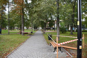 Zniszczona łąwka w Parku Miejskim w Rudniku nad Sanem.