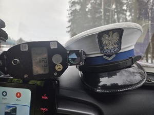 miernik prędkości z zarejestrowaną wartością 123 km/h