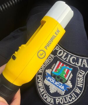 Zdjęcie przedstawia urządzenie przesiewowe do badania stanu trzeźwości kierujących