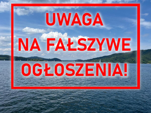 na zdjęciu znajduje się napis ostrzegający przed fałszywymi ogłoszeniami