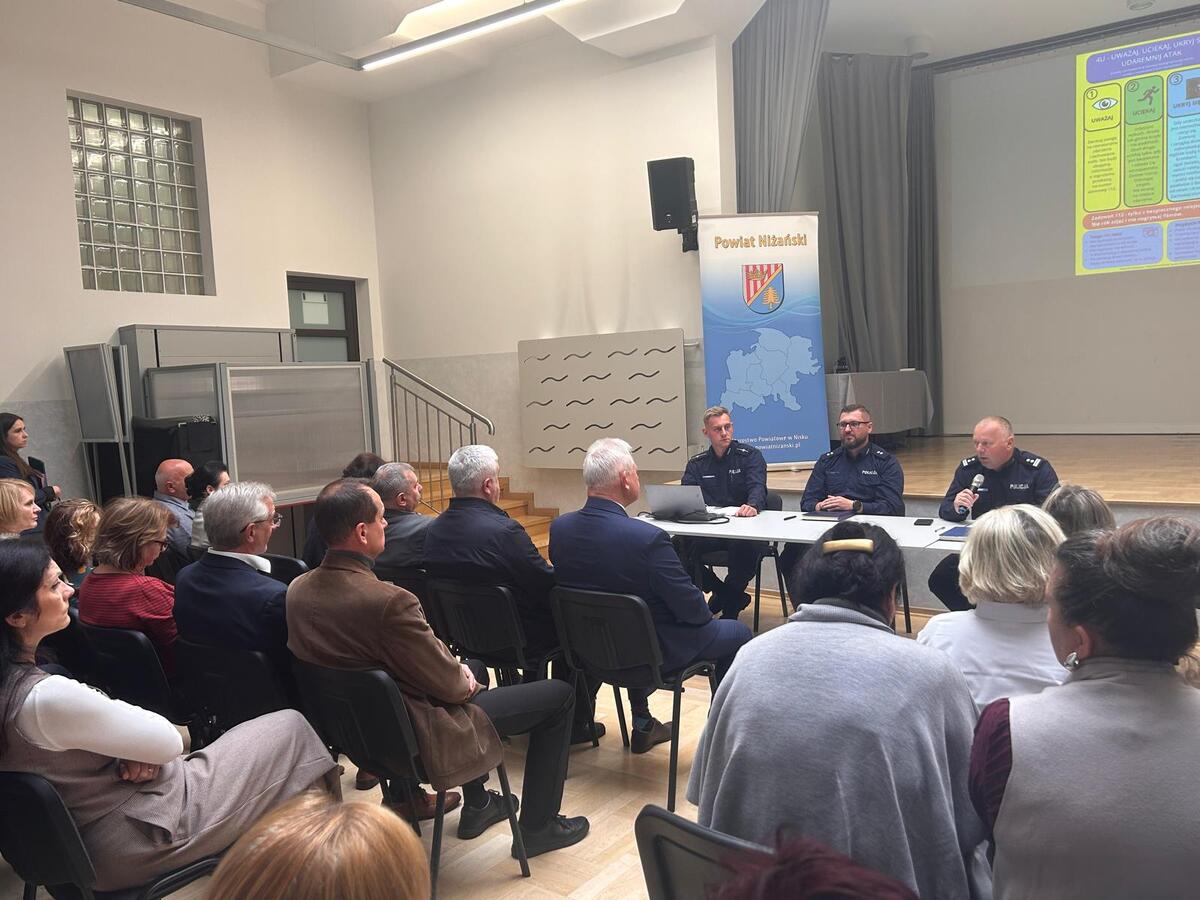 Spotkanie Policji z kadrą oświatową powiatu niżańskiego